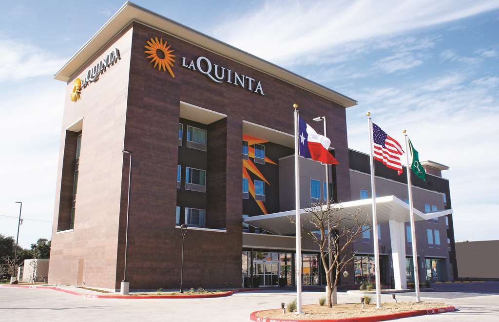 La Quinta By Wyndham Mcallen La Plaza Mall Exterior photo